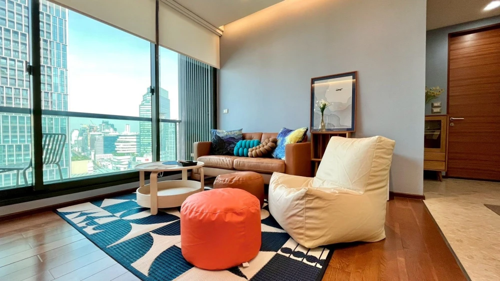 For rent: The Address Sukhumvit 28, high floor unit, fully furnished, spacious and comfortable. Book now!