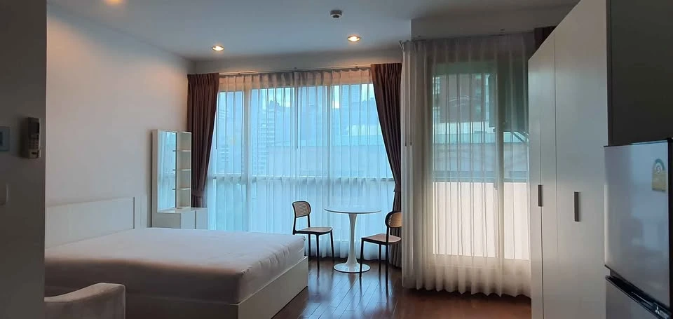 For rent: The Address Chidlom, fully furnished room with a queen-size bed. Quiet and peaceful atmosphere. Don't miss out!