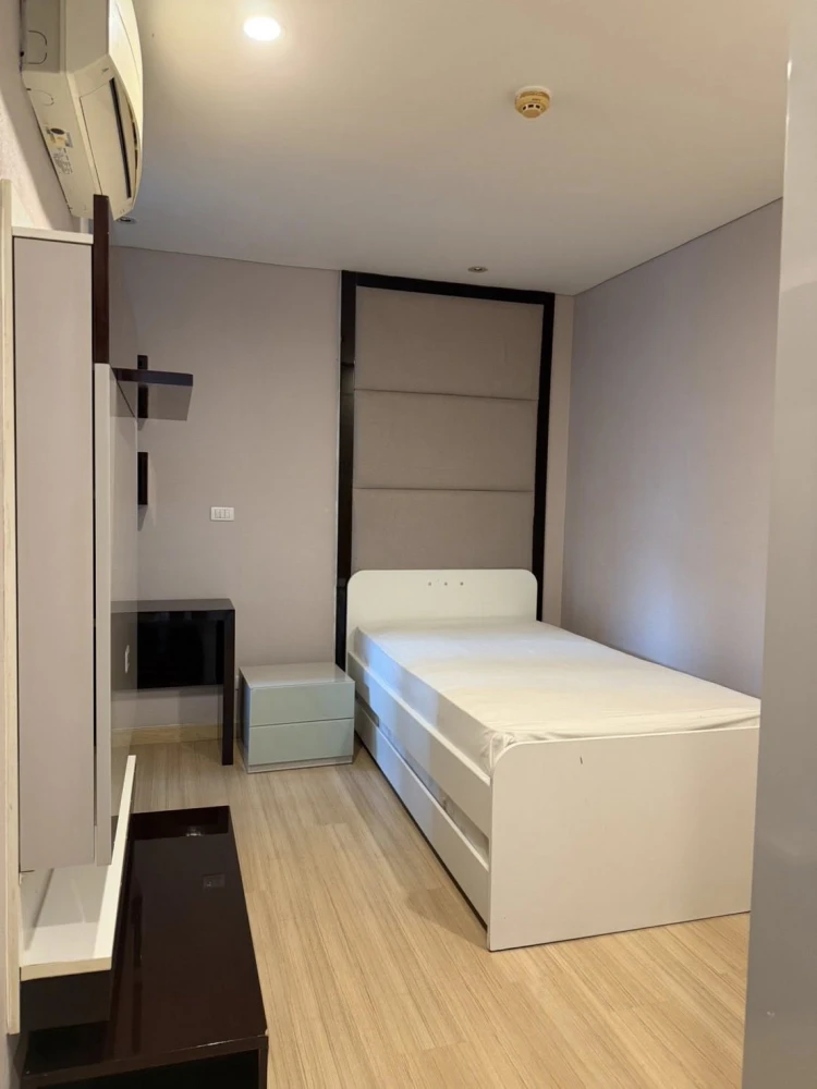 For rent: The Address Phathumwan, 2 bedrooms, spacious living area, coordinated decor. What are you waiting for?