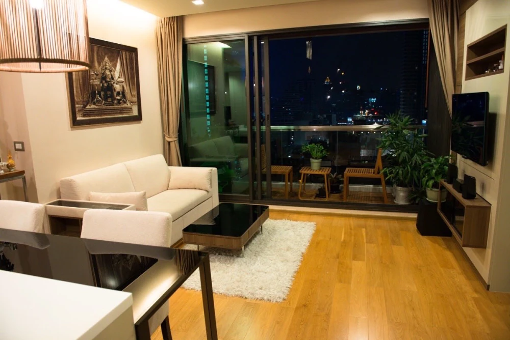 For rent: The Address Sathorn, spacious room, lots of usable space, decorated in a controlled tone, beautiful city view, not blocked, book now.