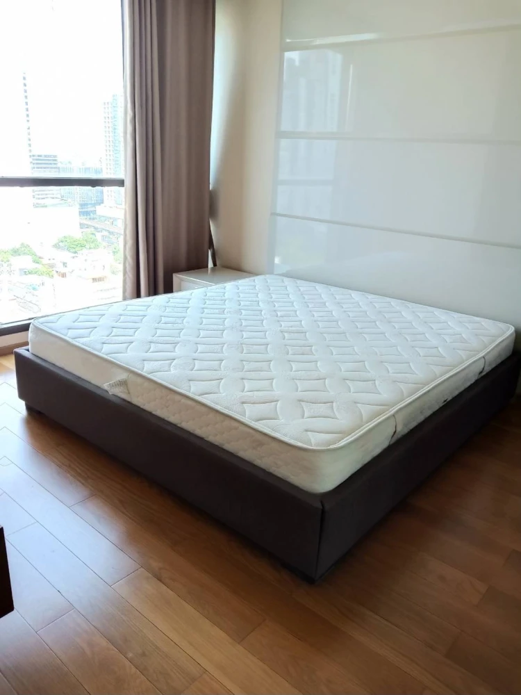 For rent: The Address Sathorn. A lovely, spacious high-floor unit with great ventilation. Book now!