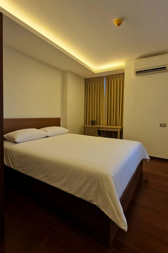 For rent: The Address Sukhumvit 61, stylishly decorated room, lots of usable space, good location, just bring your bags and move in.