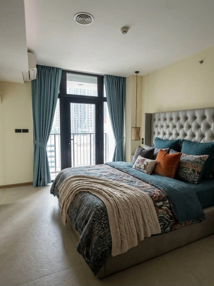 For Rent: The Alcove Thong Lo 10. The balcony door and frame have been upgraded to a soundproof system to minimize noise. The unit offers a very spaci