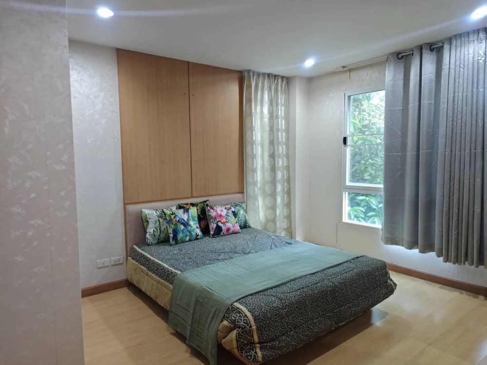 For rent: The Bangkok Sukhumvit 61, spacious room with usable space. I must say that you definitely must not miss it.