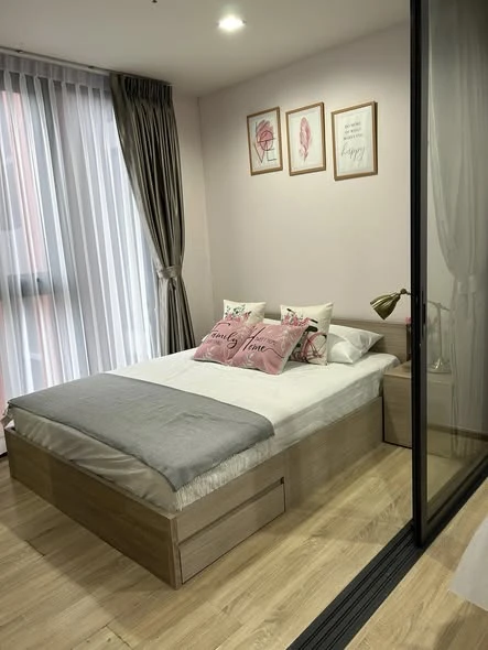 For rent: THE BASE Garden-Rama 9, high floor unit, spacious and comfortable. Book now!