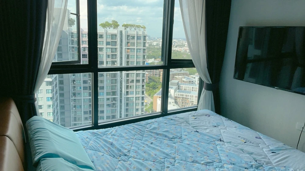 For rent: The Base Park West. Nice room, great location, fully furnished, convenient transportation. Book now!