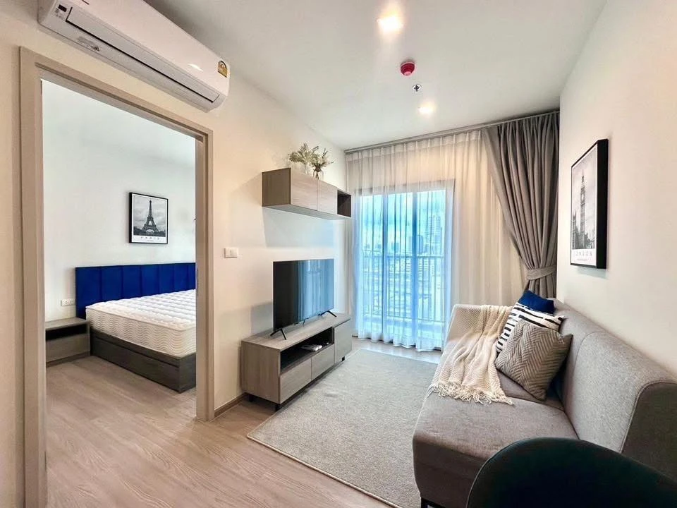 For rent: The Base Phetchaburi-Thonglor, pool and city view, fully furnished and appliances included. Interested? Reserve now!