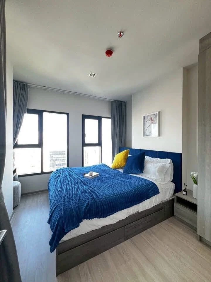 For rent: The Base Phetchaburi–Thonglor. Nicely decorated room with complete amenities. Fully furnished with appliances. Book now!
