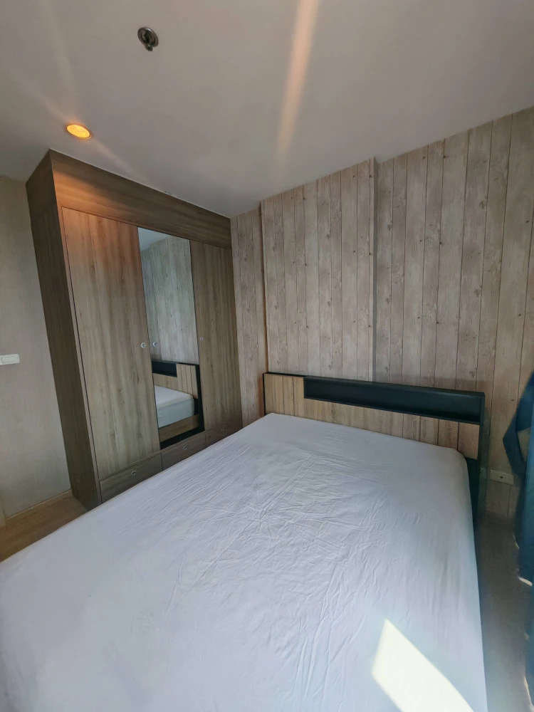 For rent: The Base Rama 9–Ramkhamhaeng, corner unit, private, 33rd floor, expressway view. Everything you need is here. Book now!