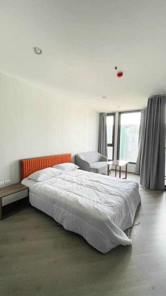 For rent: The Base Saphanmai, 1 bedroom, 1 bathroom, fully furnished and equipped with electrical appliances. Just bring your bags and move in.