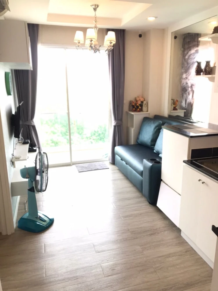 For rent: The Blu X Bangsaen. Beautifully decorated unit with high-quality built-in furniture. Prime location with convenient transportation. Book now