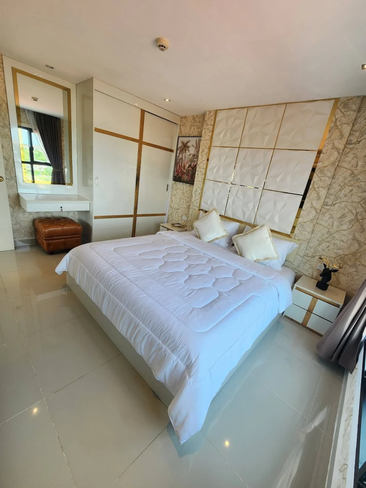 For rent: THE BLUE RESIDENCE (Jomtien), corner unit, top floor. Beautiful room, great atmosphere, private, fully furnished, ready to move in immediate