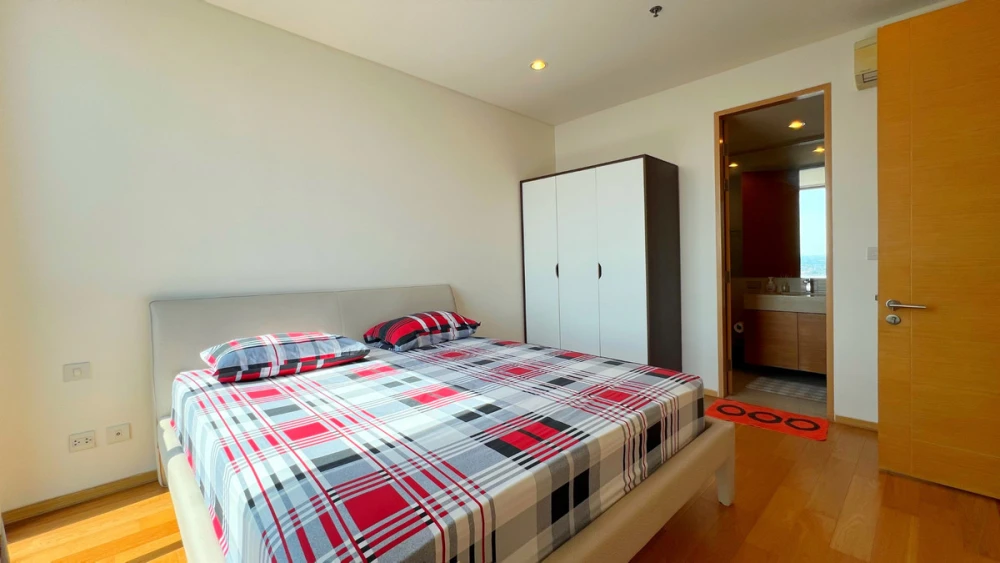 For rent: The Breeze Narathiwas. Nice room, fully furnished. Book now!
