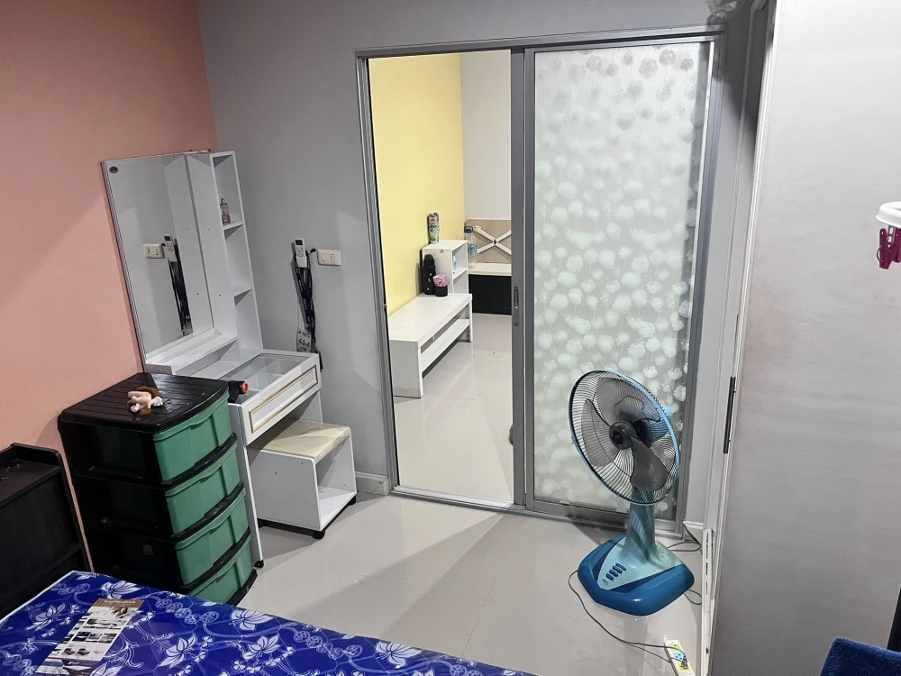For rent: The Cache Rama 3 – Samrong, a nice room with complete furniture and appliances. Just bring your bags and move in!