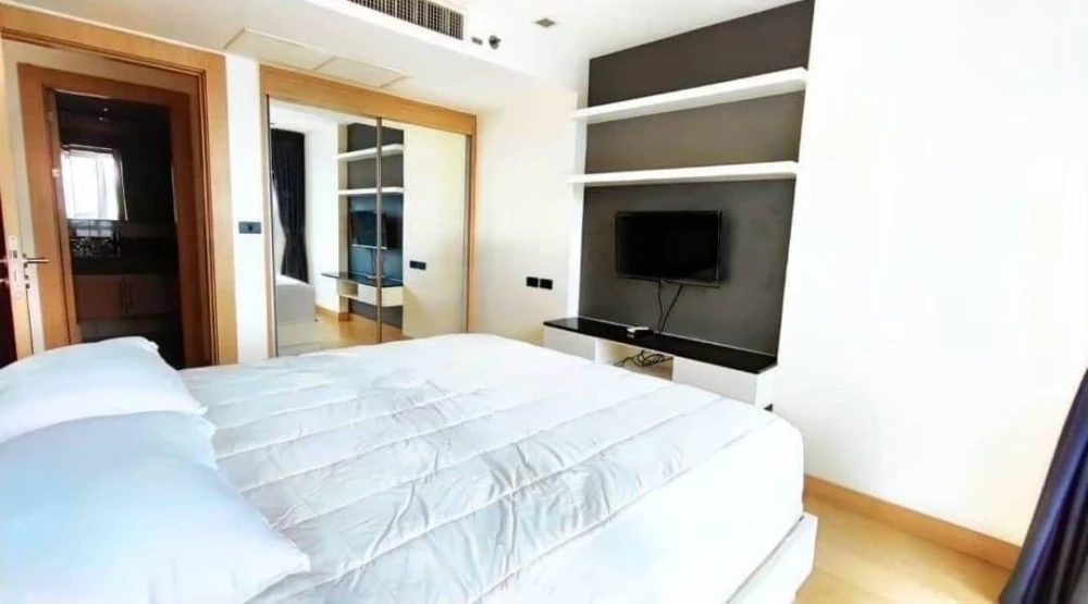 For sale/rent: The Cliff condo, fully furnished with appliances, high floor, great location. Book now before it's too late!!!