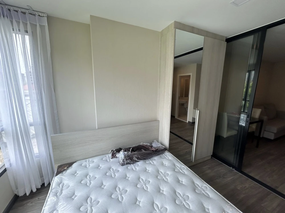 For rent: The Collect Ratchada 32, ready-to-move-in unit with complete amenities. Amazing price! Book today!