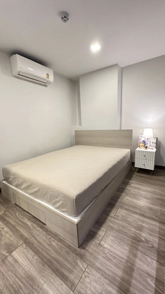 For rent: The Collect Ratchada 32, 5th floor, high ceiling, 2-story (duplex) unit. Auspicious unit number. Fully furnished with appliances. Book now!