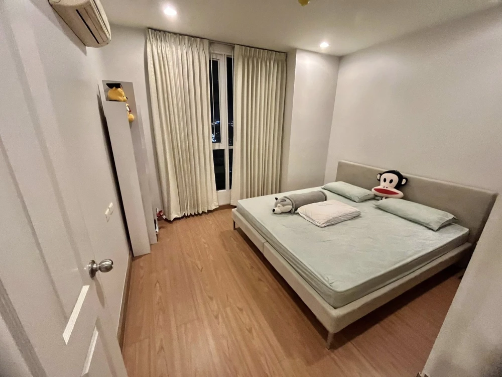 For rent: The Complete Narathiwat, city view, great atmosphere, fully furnished, ready to move in.