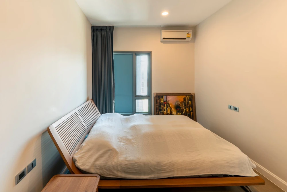 For rent: The Crest Sukhumvit 34. Spacious and comfortable unit with ample living space. Convenient and fully equipped. Book today! Don't miss out!