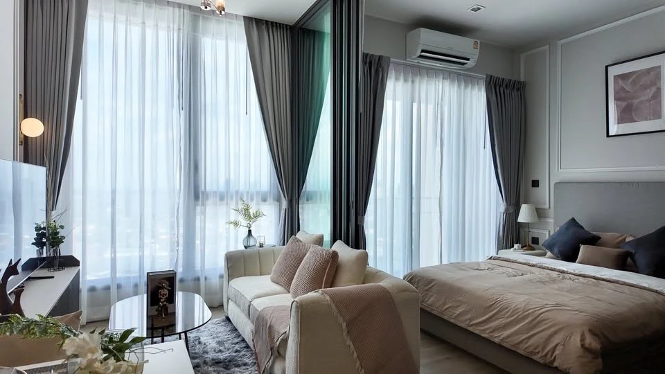 For rent: The Crest Park Residences, 24th floor, beautiful view, fully furnished room with built-in furniture and Smart Home system, don't miss it.