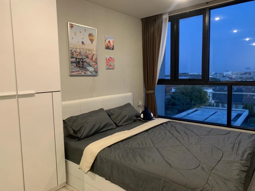For rent: The Cube Pracha Uthit. Beautiful view, beautiful corner, very private. The wind blows in front of the room and behind the room. It's airy an