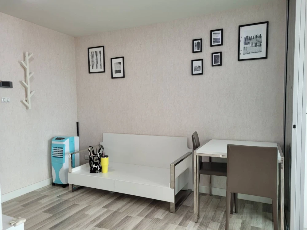 For rent: The Cube Pracha Uthit, a nice room with nice wallpaper, comes with complete furniture, don't miss it.