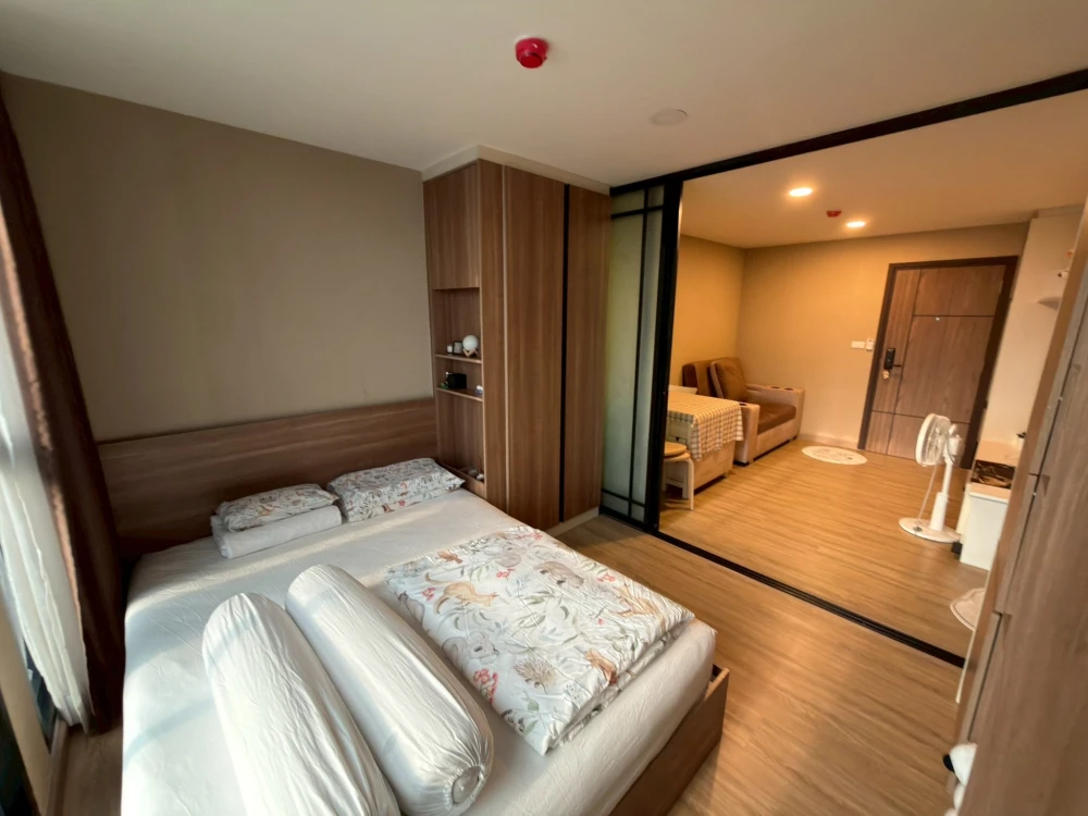 For rent: The Cube South Chaengwattana 15/1, 1 bedroom, 1 bathroom. Matching color scheme, fully furnished. You can't miss this!