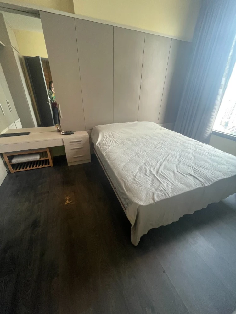 For rent: The Edge Sukhumvit 23, spacious room with lots of usable space. Hurry up and reserve now. Don't miss out.