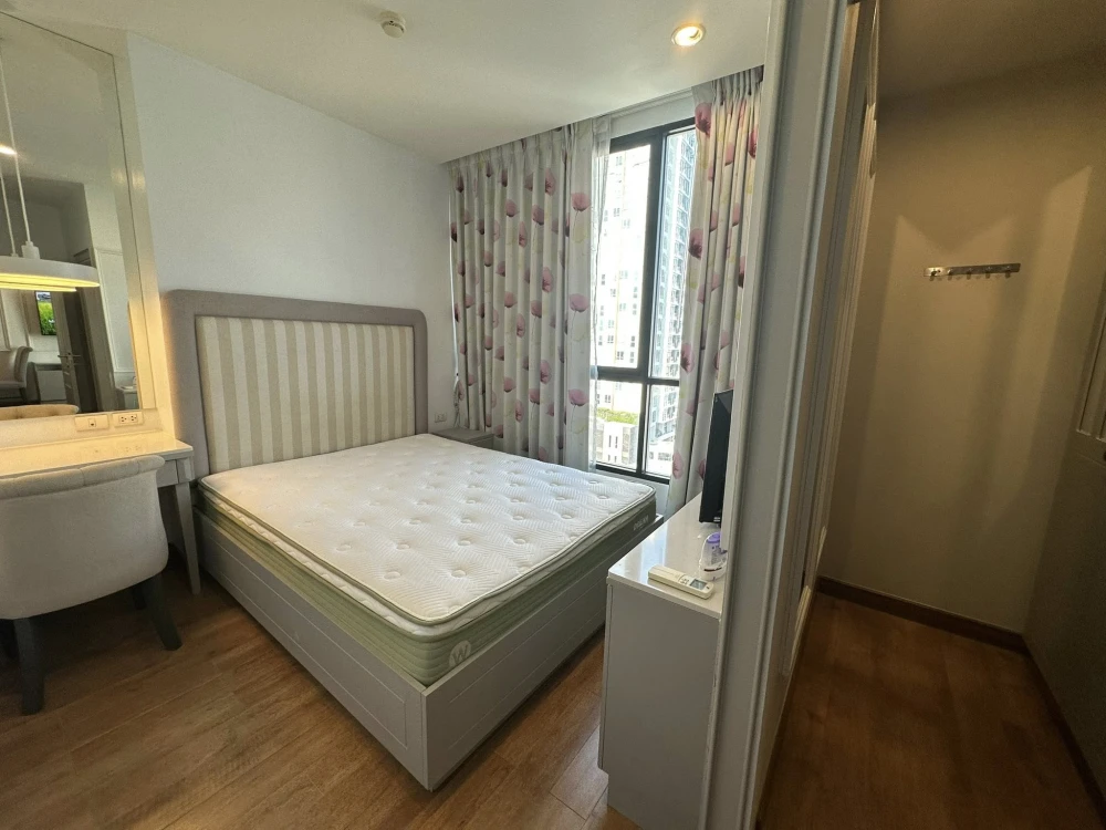 For rent: The Editor, 10th floor, fully furnished with all appliances. No noise from the BTS train. Book now!