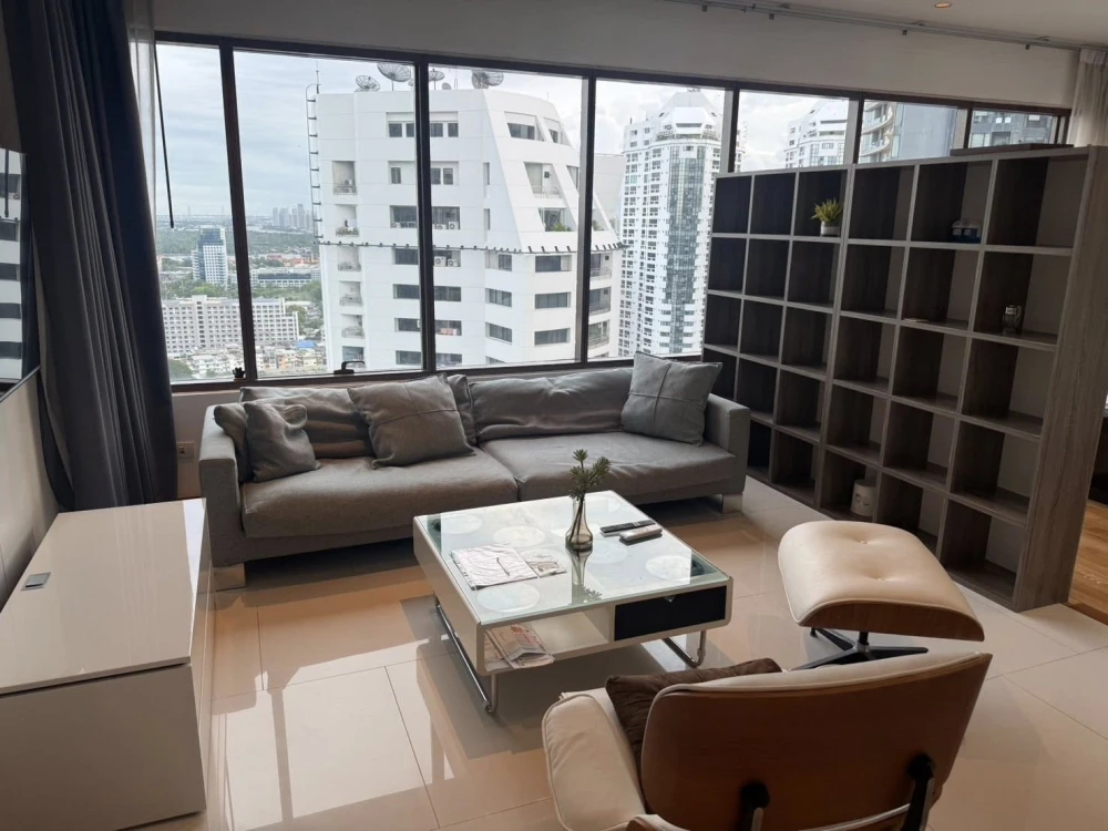 For rent: The Emporio Place, high floor, beautiful city view, fully furnished with appliances, ready to move in.