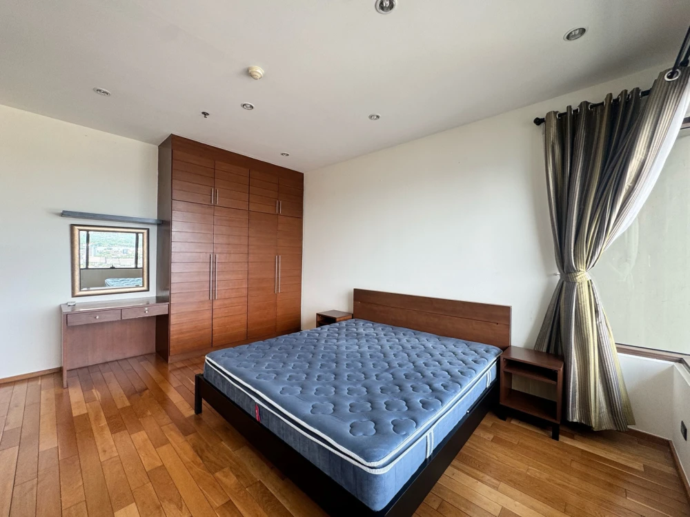 For rent: The Emporio Place, 30th floor, fully furnished, very livable. Book now! Limited time offer!