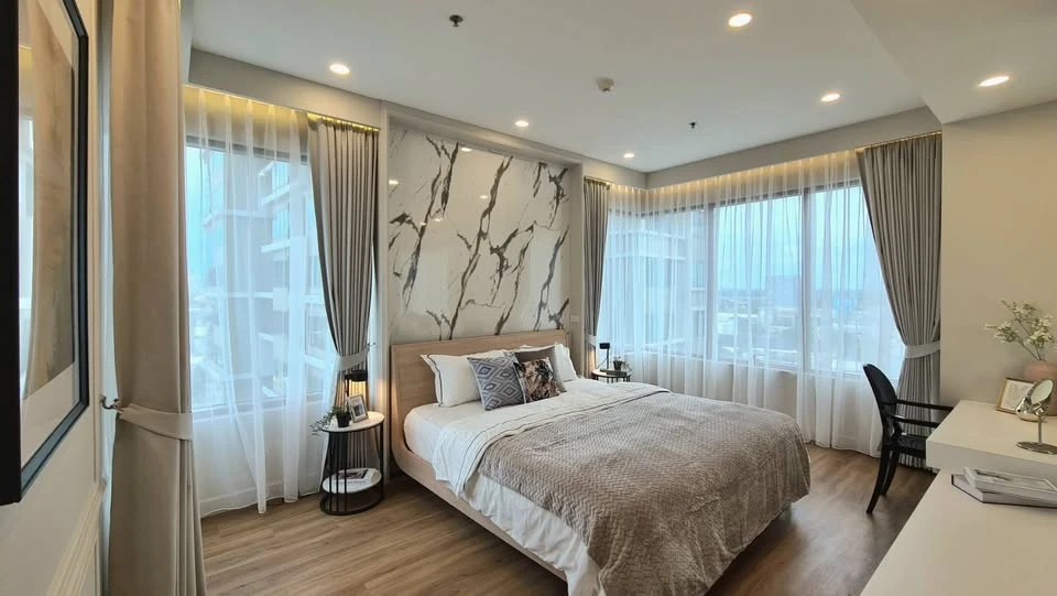 For rent: The Emporio place, 2 bedrooms, 3 bathrooms, simple but nice decoration, very livable, hurry and reserve now!