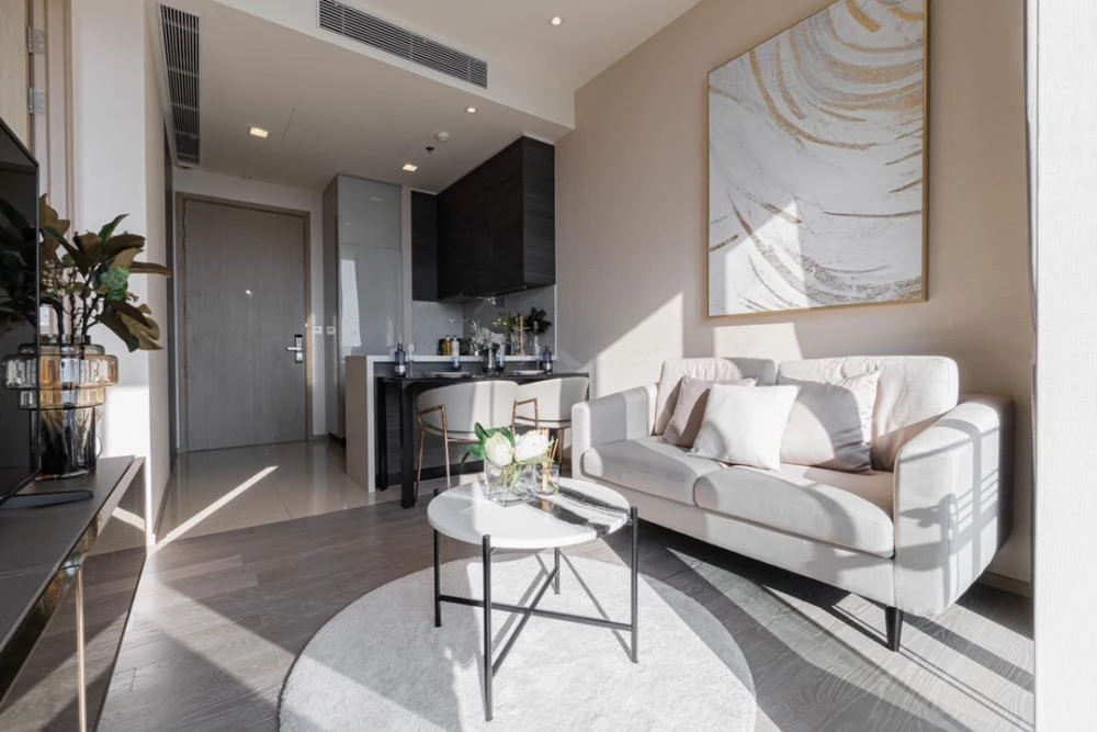 For rent: The ESSE Asoke, 26th floor, east-facing corner unit, fully furnished, very livable. Book now!