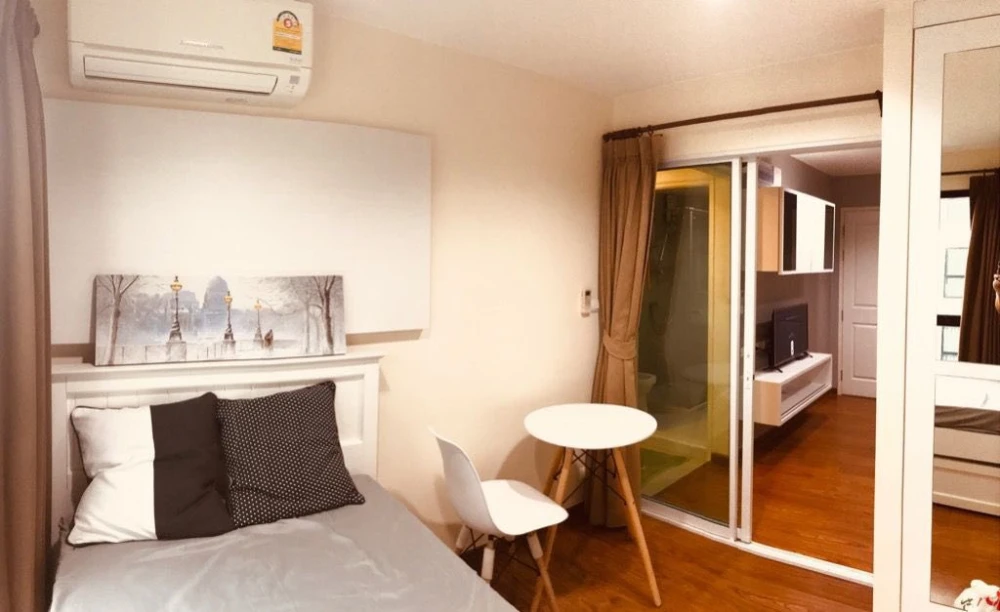 For rent: The Estate Thapra, a nice room on the 5th floor, good location, comes with complete furniture. Hurry and reserve now!