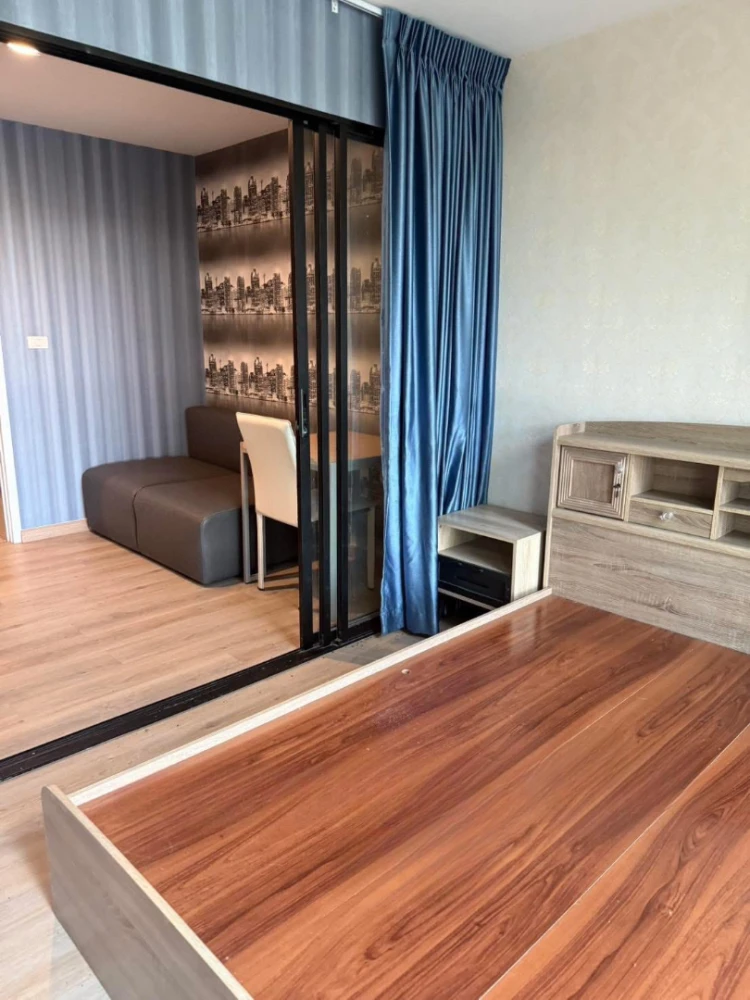 For rent: The Excel Khu Khot, Building C, 2nd floor. Includes washing machine, wallpaper throughout, and high-quality double-layered curtains. Book no