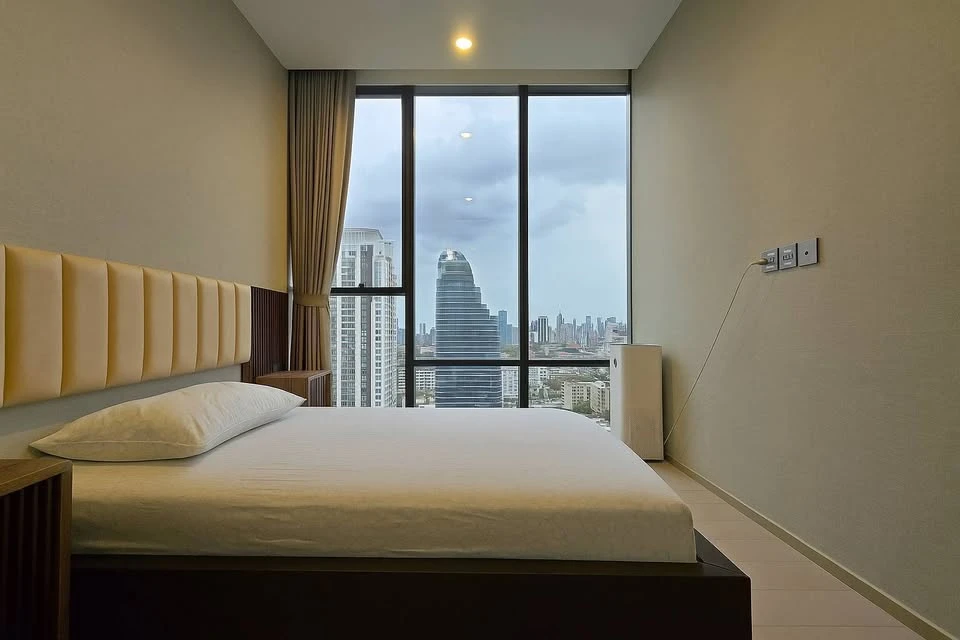 For rent: The Extro Phaya Thai - Rang Nam, spacious room with stunning city view, fully furnished, first come first served.