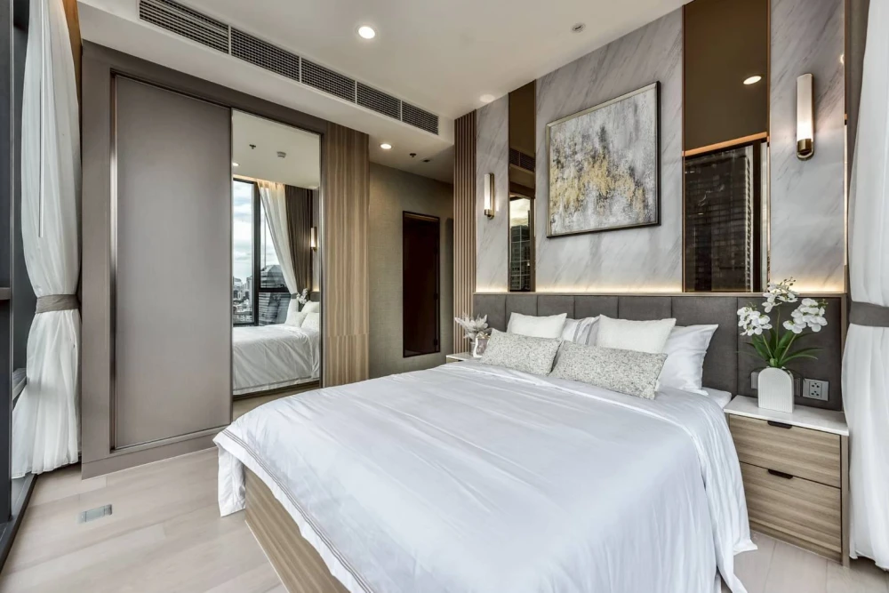 For rent: The Extro Phayathai-Rangnam, high floor unit, ready to move in, fully furnished, complete amenities. Book now, don't miss out!