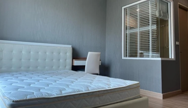For rent: The Hotel Serviced apartment on the 7th floor. A comfortable and fully furnished room. Book now!