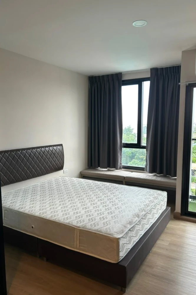 For rent: The Indeed Condo Amata, corner unit offering privacy, with high-quality built-in furniture. You won't want to miss this opportunity!