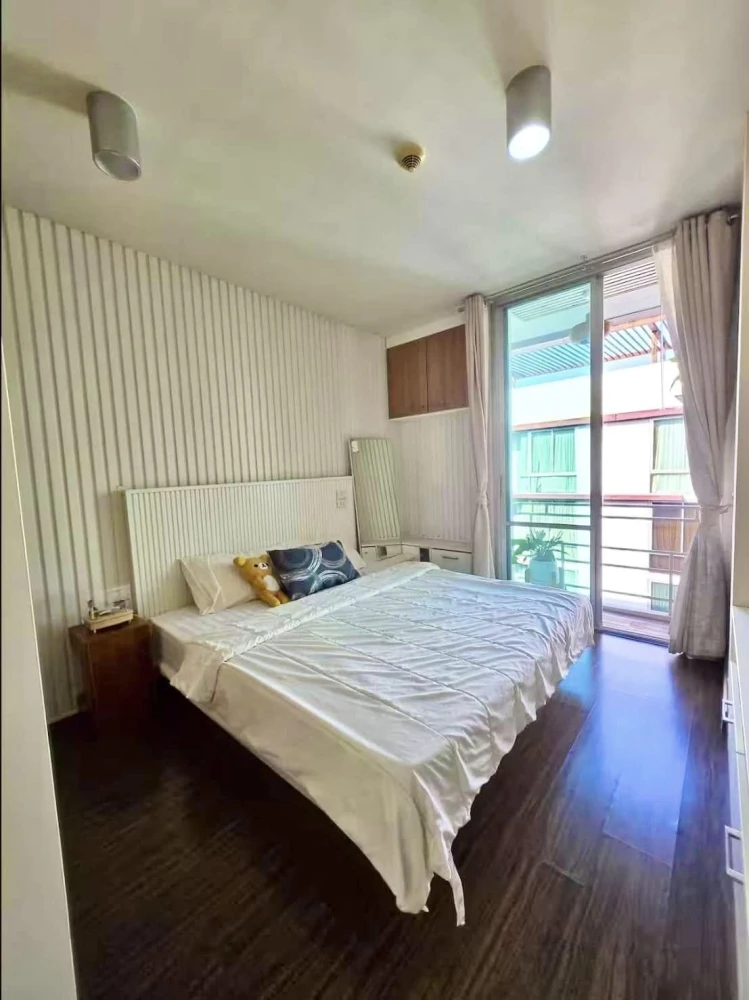 For rent: The IRIS Rama 9-Srinakarin, 8th floor, nice room, fully furnished, book now, hurry!