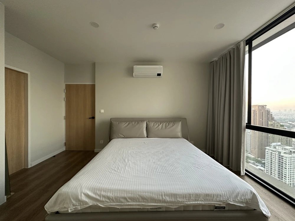 For rent: The Issara Ladprao, 43rd floor, unobstructed north view. Fully furnished with appliances, ready to move in.