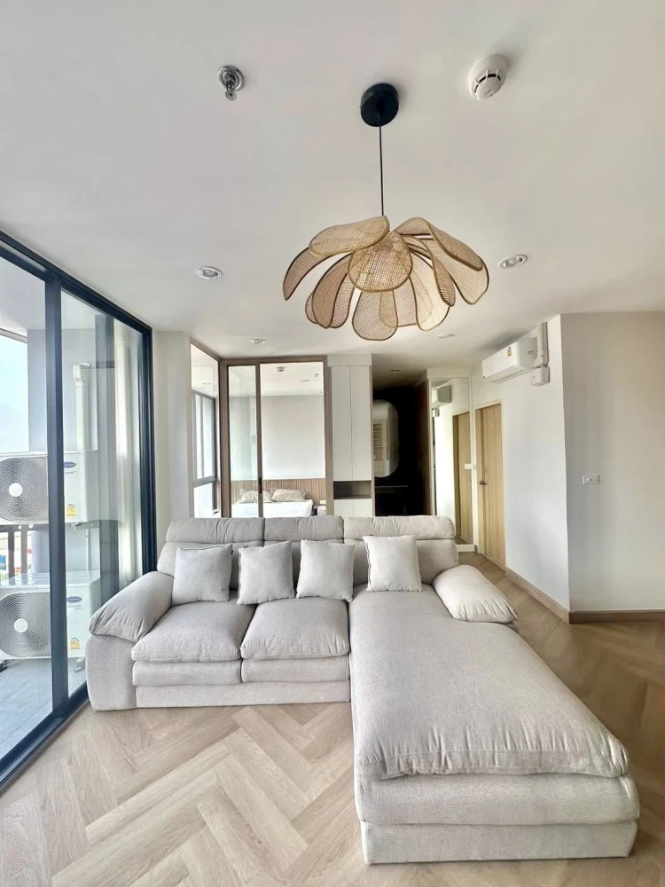 For rent: The Issara Ladprao, beautiful corner unit in a prime location. Perfect for those seeking convenience and privacy in the heart of the city. B