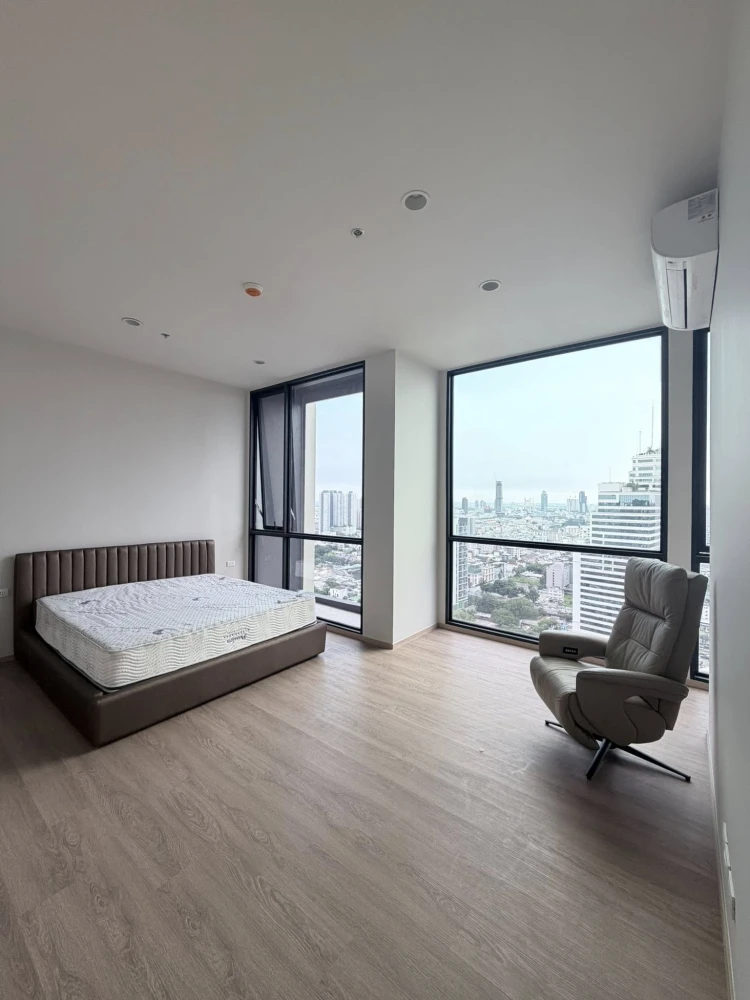 For rent: The Issara Sathorn, 3 bedrooms, spacious living area, prime location, and fully furnished. Book now!