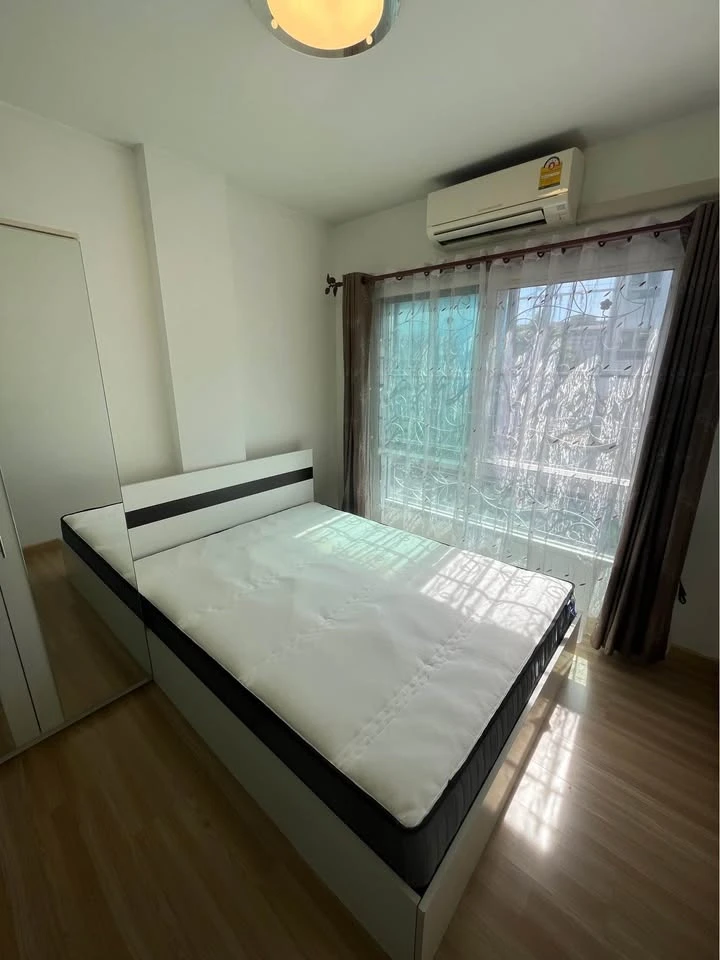 For rent: The Kith Lumlukka Klong 2, corner unit offering privacy, bright and airy room, fully furnished. Don't miss out!