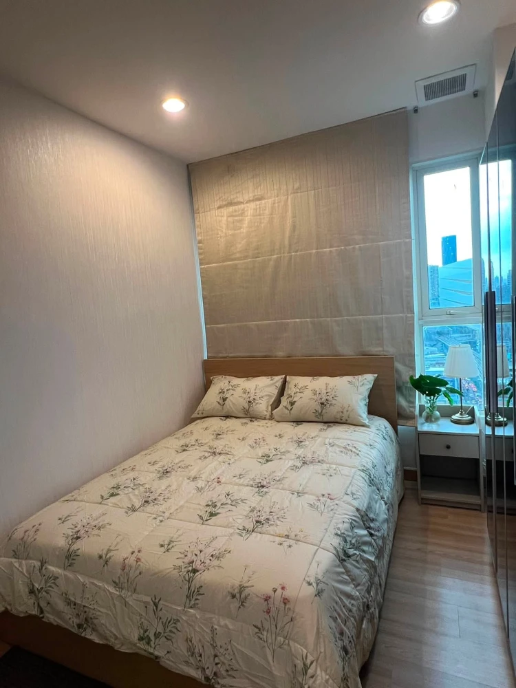 For rent: The LightHouse Sathorn-Chareonnakorn, 2 bedrooms, spacious living area, great location, beautiful unblocked view. Book now!