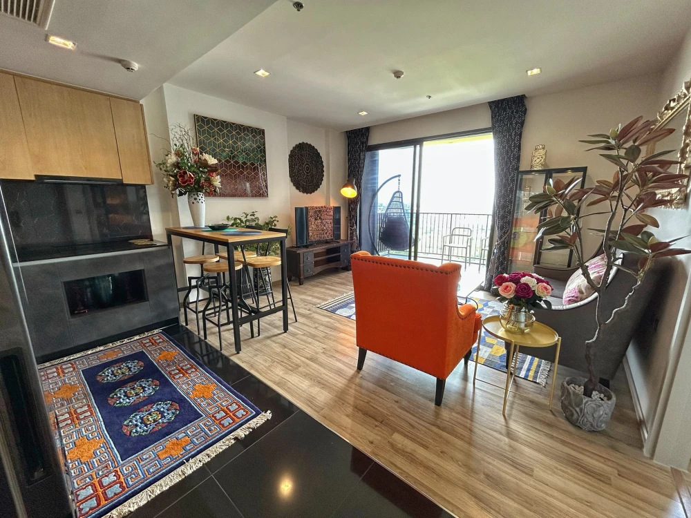 For rent: The Line Chatuchak-Mochit. Large room with a full garden view, both balcony and bedroom. Extra large balcony, stylishly decorated.