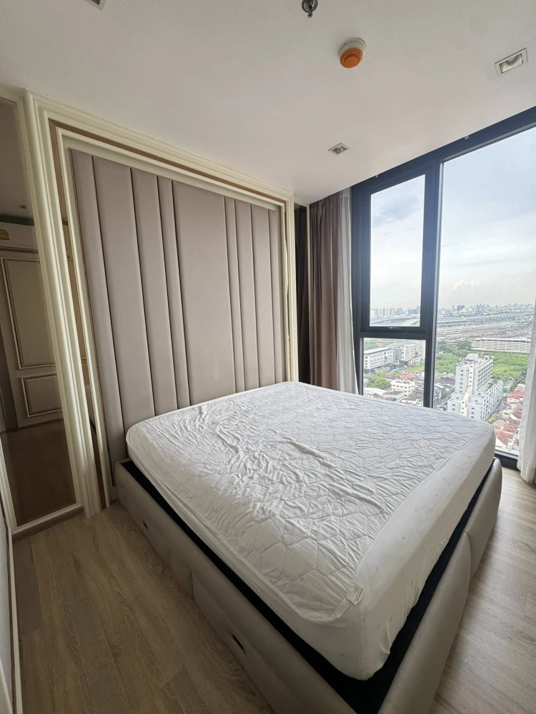 For rent: THE LINE Phahonyothin-Pradipat, 2 bedrooms, 1 bathroom, very high floor, fully furnished with built-in furniture. Reserve now!