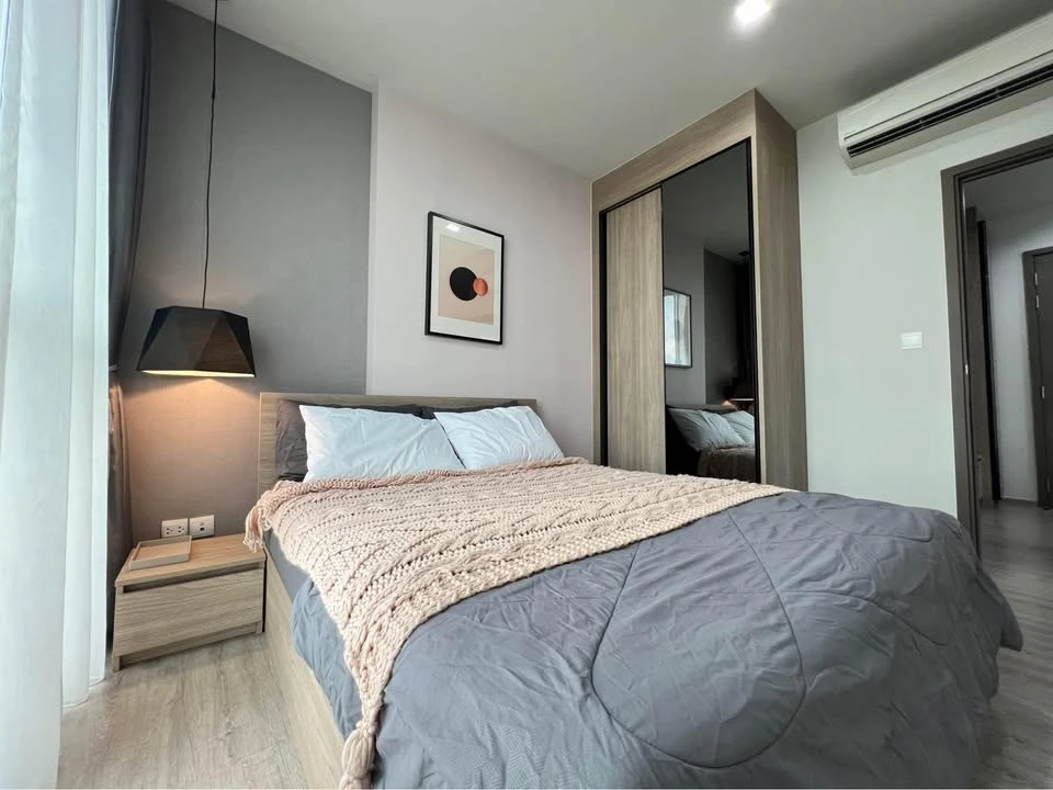 For rent: The Line Wong Sawang, 21st floor, corner unit with windows on two sides for excellent natural light. 3M window film installed on all windows
