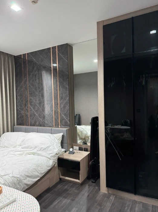 For rent: The Line Asoke Ratchada, fully furnished with built-in furniture. You can't miss this opportunity to reserve it.