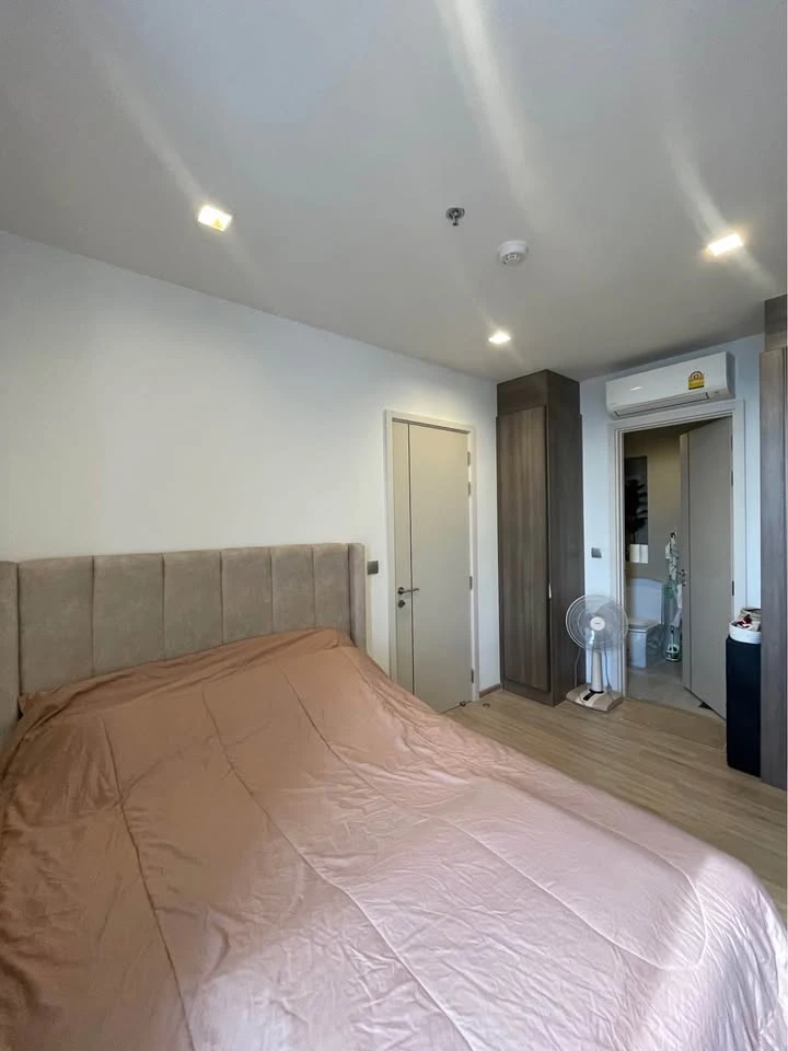 For rent: The Line Phahol-Pradipat. Spacious unit with beautiful high-floor views and fully furnished. Book now!